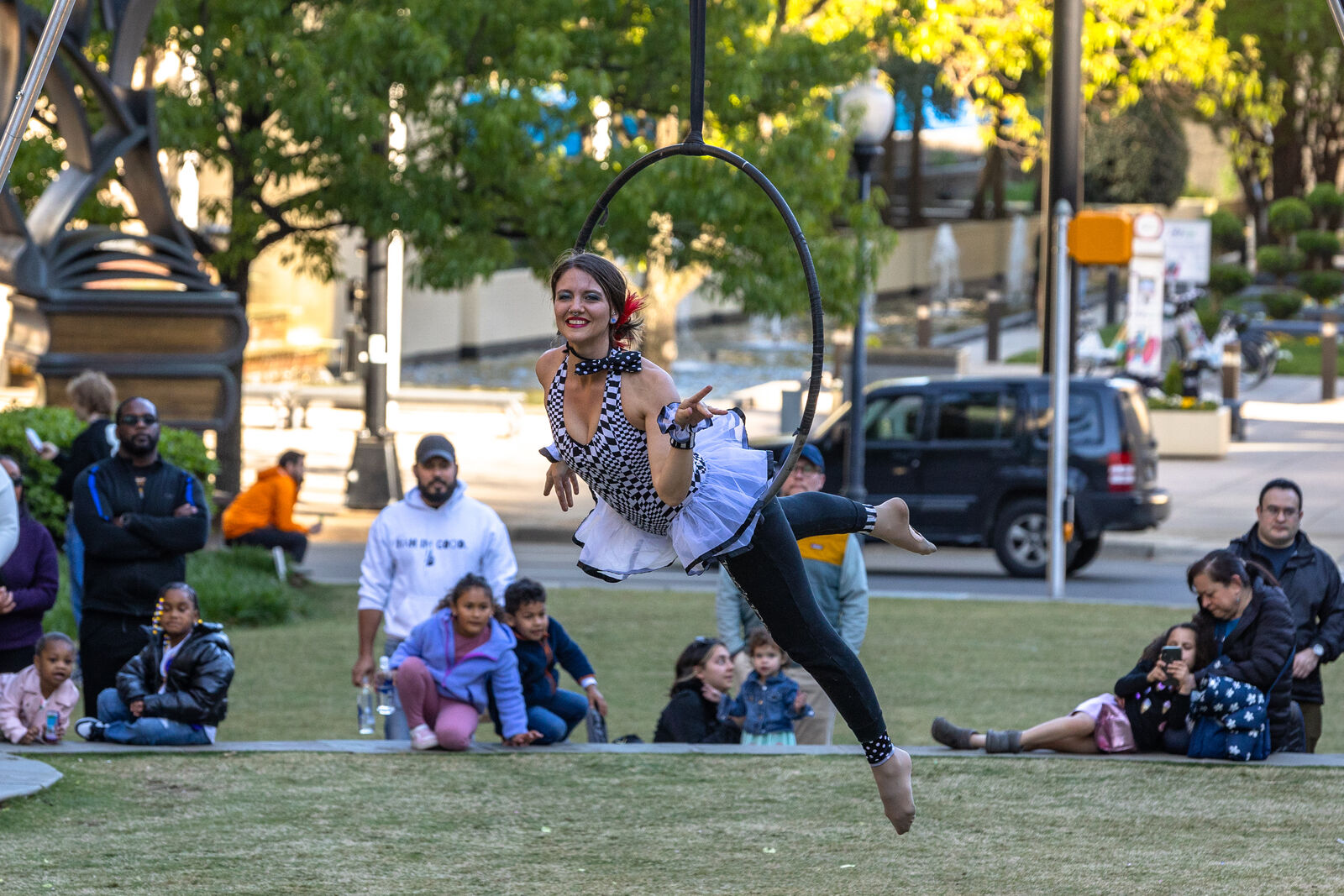Xahn Circus Performance